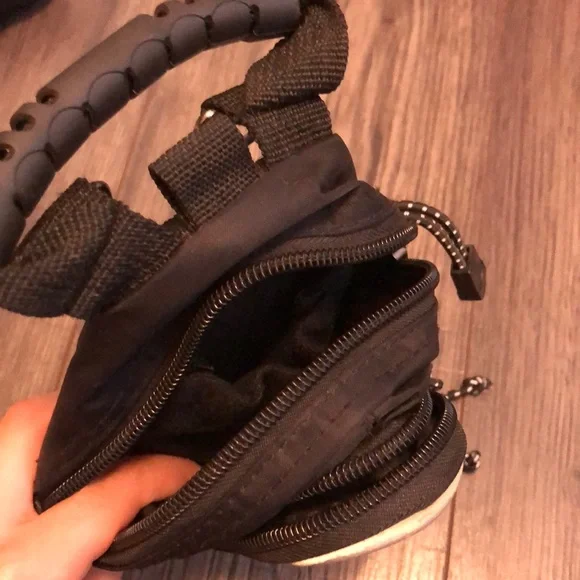 Mini Travel Pouch! - Picture 3 of 5